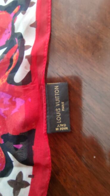 Šalovi: Louis Vuitton monogram roses ešarpa. Louis Vuitton monogram roses — 4