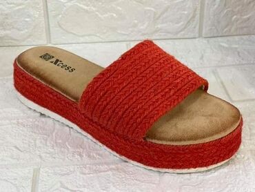 Papuče: 36-40
1500din — 9