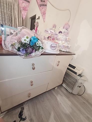 1 yaş dekoru: Kamod yaxşı vəziyyətdədir Dəst tərkibi: - Pampers tortu — 3