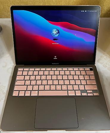 aoc 32: MacBook Air 13″ (M1, 2020) — серебристый (на фото розового цвета — 2