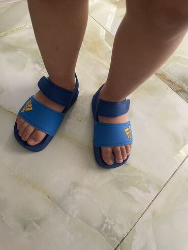 Босоножки, сандалии, шлепанцы: НОВЫЕ Детские сандали Adidas original 27 размер (по стельке 18 см)
