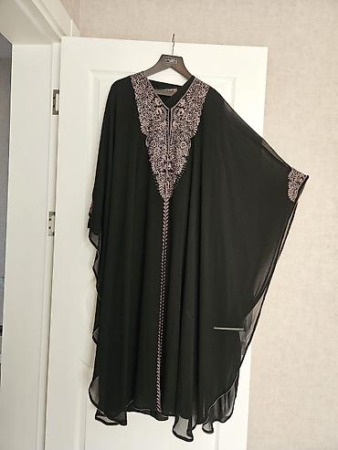 Hicab: Qara kaftan/abaya – zərif naxışlı - Rəng: dərin qara - Parça: yüngül — 2