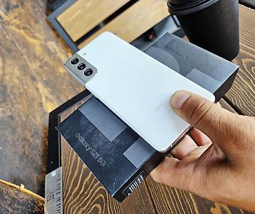 note 2: Samsung Galaxy S21 5G, Б/у, 128 ГБ, цвет - Белый, 1 SIM, 2 SIM — 2