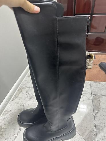 kolokol ətək: Qadınlar üçün dizdən yuxarı qara çəkmələr - Model: over-the-knee, düz — 1