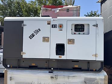 генератор 50кв: Дизельный генератор GF3 50 kW (шумозащитный кожух) - Номинальная — 1
