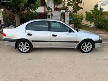 Toyota Avensis: 1.6 l | 1999 year Limousine