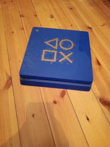 PS4 Super Slim 1t cəmi 400 azn. 2 ədəd yeni pult və bütün kabellər