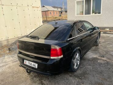 автозапчасти на опель вектра а: Черный седан Opel Vectra с плавными линиями кузова и хромированными