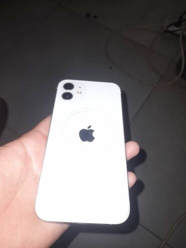 телефон меняю: IPhone 12, Б/у, 128 ГБ, Белый, Коробка, Чехол, 80 %