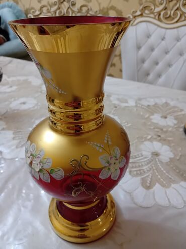 ваза напольная керамическая высокая: Одна ваза, Богемское стекло