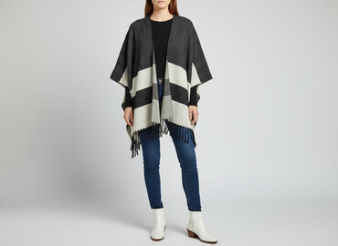 sweter w chmurki reserved: Janina, Пончо жіноче, розмір S