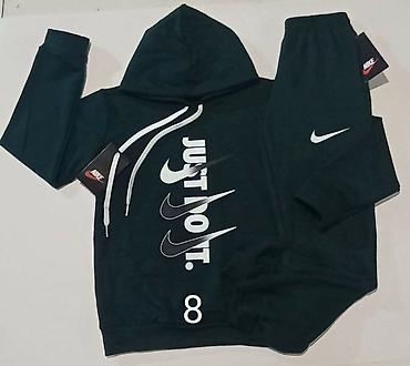 Komplet trenerke: Velicine pisu na slici 
2200 din — 2