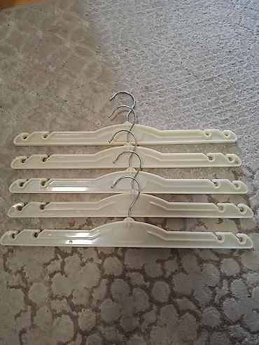 Вешалки: Plastik asılqanlar dəsti - 2 müxtəlif model: düz, çoxməqsədli bej — 2