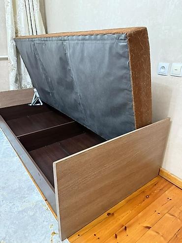 bunk bed: Б/у Односпальная кровать с подъемным механизмом и вместительным — 1