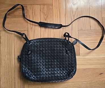 valentino lilly: Torba crne boje, prirodna koza. Koža je kao tkana intrecciato — 3