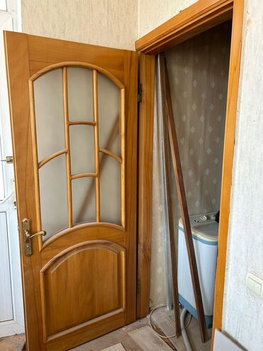otaq qaplari: 2 ədəd qapı satışdadır təmiz Şabalıd ağacıdır . Qiyməti: biri 50
