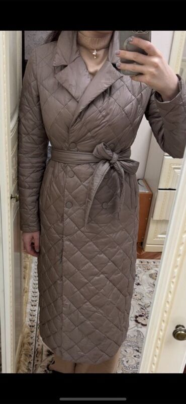 женские зимние куртки бишкек: Стеганое женское пальто/куртка, Италия. - Длина: миди, ниже колена -