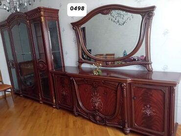 qorka kamod: Qonaq otağı üçün qəşəng və zərif mebel dəsti. Dəstdə güzgülü komod