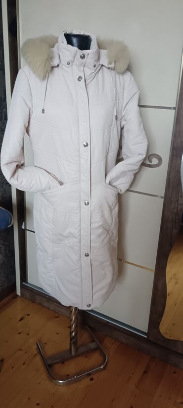 bine qadın geyimleri instagram: Женская куртка 7Arrows, L (EU 40), цвет - Белый