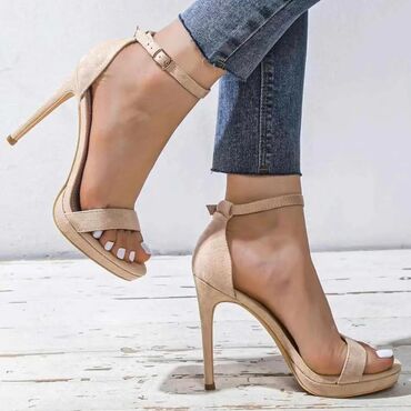 36 patike: Sandals, 40