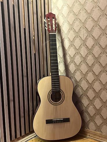 Klassik akustik gitara Heç isdifadə olun mayib çantasi var -