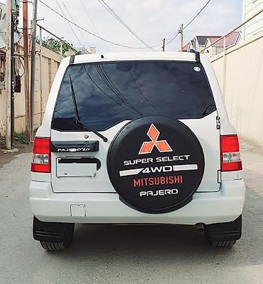 pajero tekeri: Mitsubishi Pajero iO 4WD – ağ rəngli, kompakt off-road SUV Maşına — 4