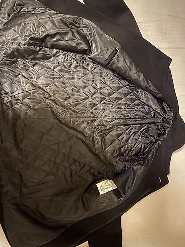 Пальто: Razmer - 48.
Yaxşı vəziyyətdədir, çox salidni görsənir.
Qiymət sondur! — 2