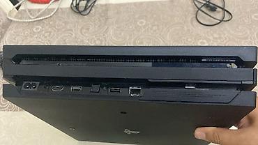 PS4 (Sony Playstation 4): Sony PlayStation 4 Pro oyun konsolu seti - Model: PS4 Pro (CUH — 3