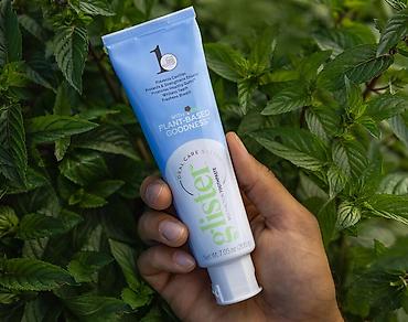 Зубная паста Glister (151 мл / 200 г на фото — линейка Oral Care at lalafo.kg Зубная паста Glister (151 мл / 200 г на фото — линейка Oral Care
