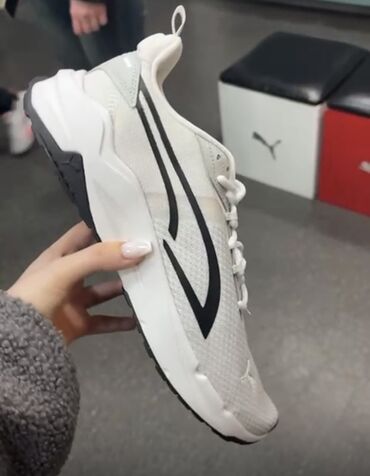 Ayaqqabılar: Original puma ayaggabıdır təzədir. 75 Azne satılır 45 razmerdir.Razmer