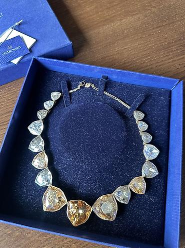 chanel mindjuse original: Prodajem Swarovski ogrlicu. Nažalost, prodaje se bez priveska u obliku — 1