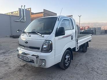 40 5: Kia Bongo 3, бортовой малотоннажный грузовик (надпись 1.4T на борту) — 1