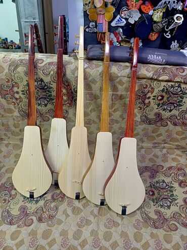 калимба купить: Для начинающих есть качественные комузы из сосны (цельной) рубки. 💰