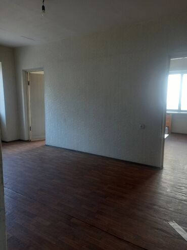жер уйдон квартира берилет дордой: 3 комнаты, 54 м², 4 этаж, Старый ремонт