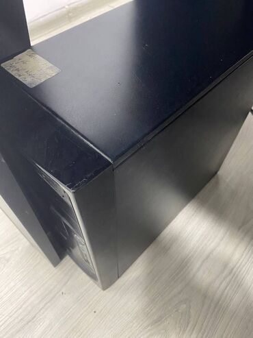 Masaüstü kompüterlər və iş stansiyaları: Masaüstü kompüterlər işləkdir. 6 ədəd PC, 6 ədəd monitor, 6 ədəd — 10