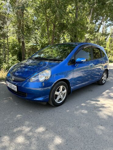 услуги такси в аэропорт: Honda Fit: 2005 г., 1.5 л, Вариатор, Бензин, Седан
