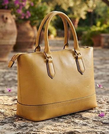 jagoda kvarc: Ženska torba – elegantna tote/šoper silueta u toploj karamel/oker — 1