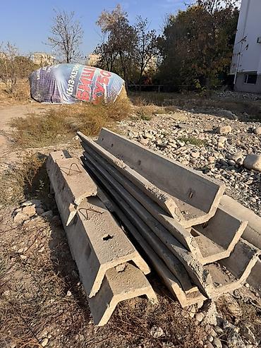 бетонный арык: Бетонные лотки/желоба для отвода воды и инженерных коммуникаций. - — 1