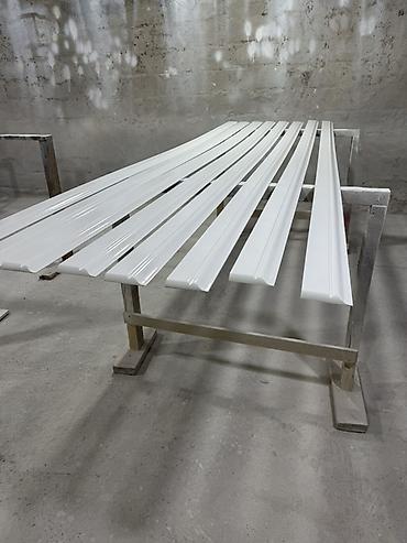cay desdi: Ağ rəngdə MDF/PVC dekorativ plintus və profil zolaqları - Material — 2