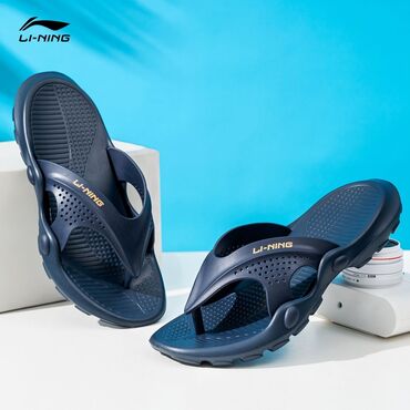 летние сандали: Шлепанцы для взрослых от Li-ning обеспечат вам безусловный комфорт в