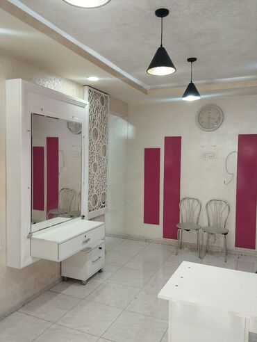 Salon, tibbi mebel dəsti: Ünvan,Bakıxanov qəsəbəsi,Sülh küçəsi 4. 50 kv.m,Ümumilikdə 3 otaq — 6