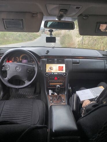 Mercedes-Benz: Mercedes-Benz E-Class W210 CDI sedan - Gümüş (silver) rəng, sedan — 10