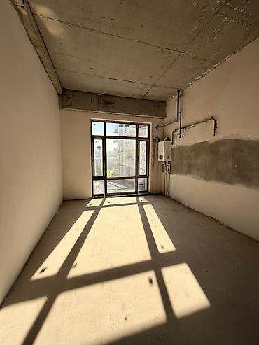 продаю квартиру 10 мкр: 1 комната, 50 м², 2 этаж, ПСО (под самоотделку) — 4