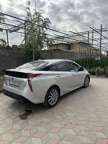 раф4 2017: Toyota Prius: 2017 г., 1.8 л, Вариатор, Гибрид, Хэтчбэк — 3