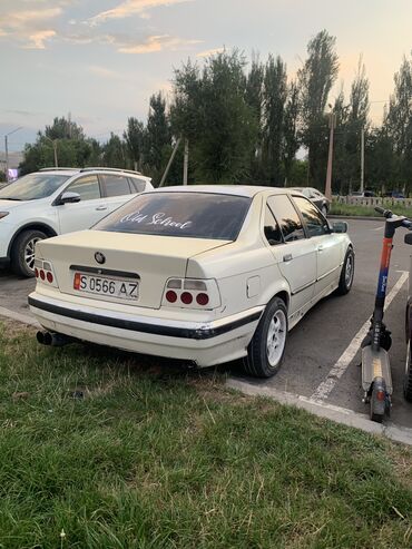 е34 2 8: BMW 3 series: 1992 г., 1.8 л, Механика, Бензин, Седан