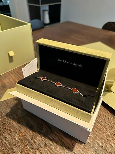 Жеке буюмдар: Van Cleef & Arpels Vintage Alhambra В полной фирменной — 2