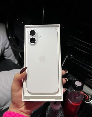 Apple iPhone: IPhone 16, Б/у, 128 ГБ, White Titanium, Зарядное устройство, Защитное стекло, Чехол, 100 %