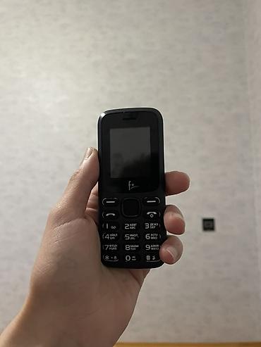 poco telefon: Sadə düyməli mobil telefon - Rəng: qara, kompakt korpus - Ekran — 1