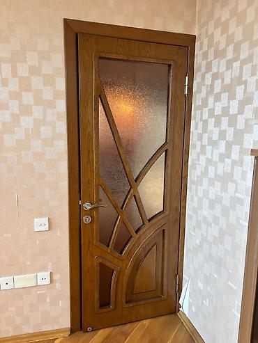 plasiq qapi: 4 ədəd şüşəli, 1 ədəd bağlı taxta qapı Çox az istifadə olunub. Təzə — 7
