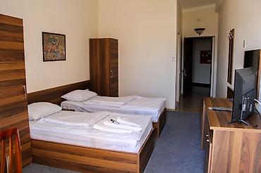 Kommersiya daşınmaz əmlakının satışı: Otel satış!! Obyektin ümumi ərazisi 1.5 hektardi. 3 mərtəbəli obyekt — 8